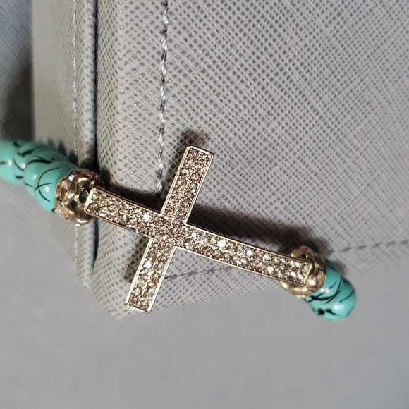 New Fashion/Costume Jewelry Rhinestone Cross and Turquoise Bead Stretch Bracelet - Picture 4 of 6